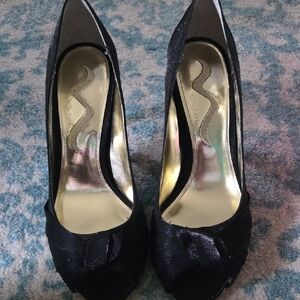 NIB Nina Black Peep-Toe Heels with Elegant Bow